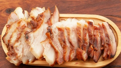 Слайсы приготовленной свинины