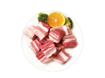 Кубики свининой грудинки